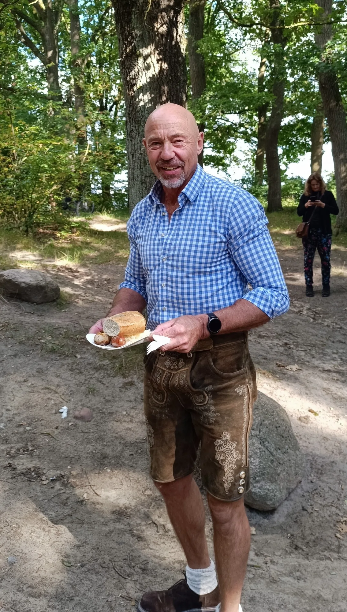 Max Ostermeier in der Nordheide mit Brotzeit